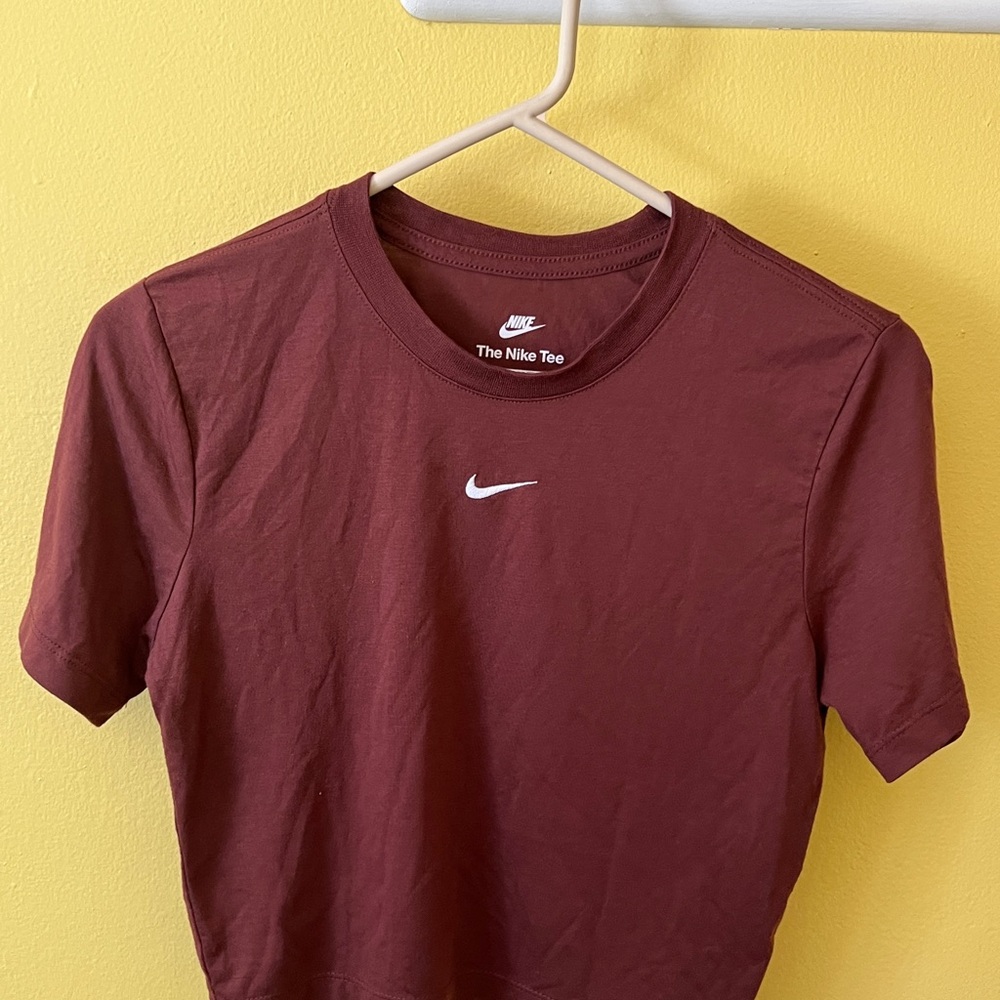 Nike Women's Brown Swoosh Crew & Crop Slim-Fit Tee